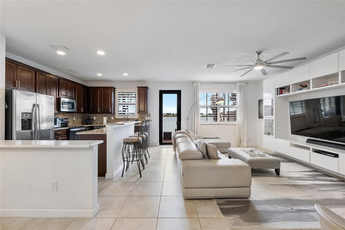 9585 Town Parc Circle