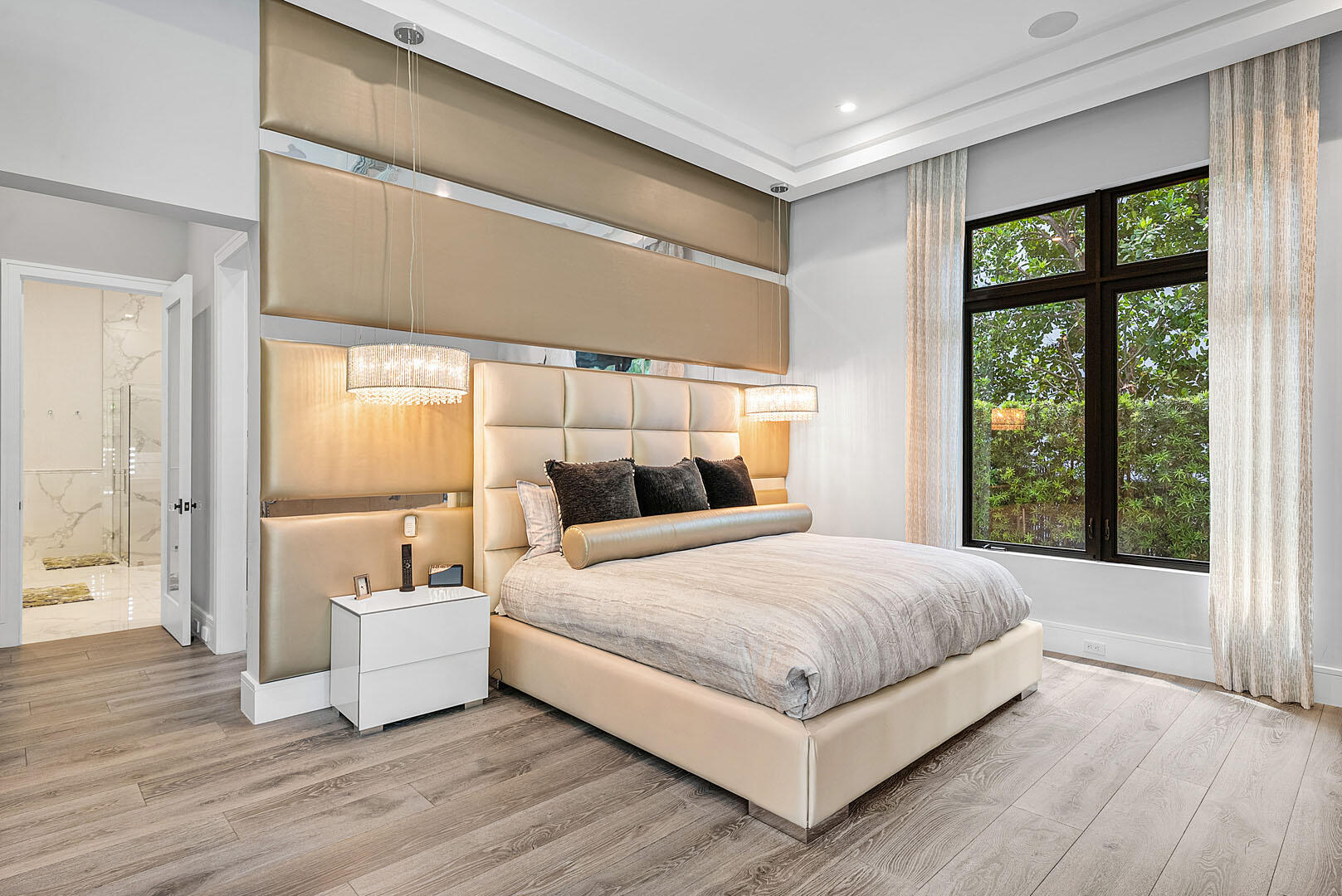 ROYAL PALM YACHT & COUNTRY CLUB - Residential