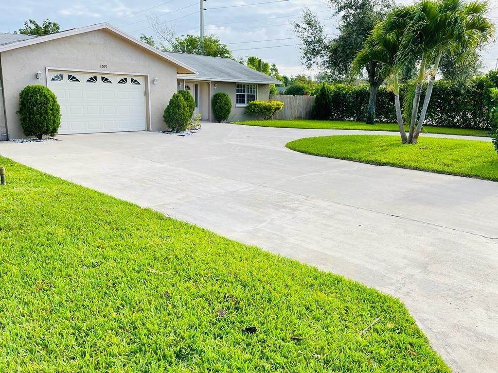 Photo of 3019 Seagrape Road, Lake Worth, FL 33462 (MLS # F10417155)