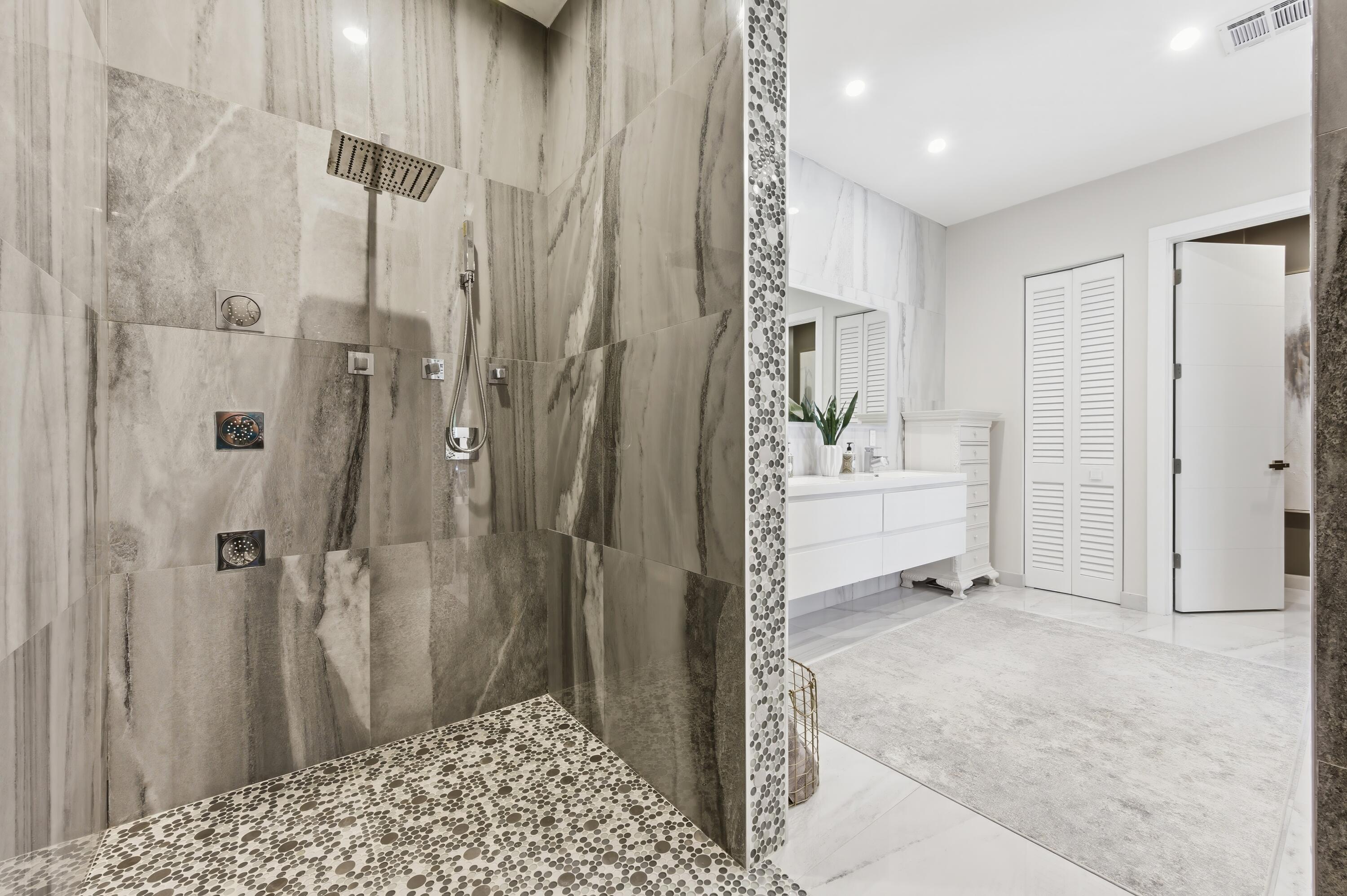 ISLAND COUNTRY ESTATES - Residential