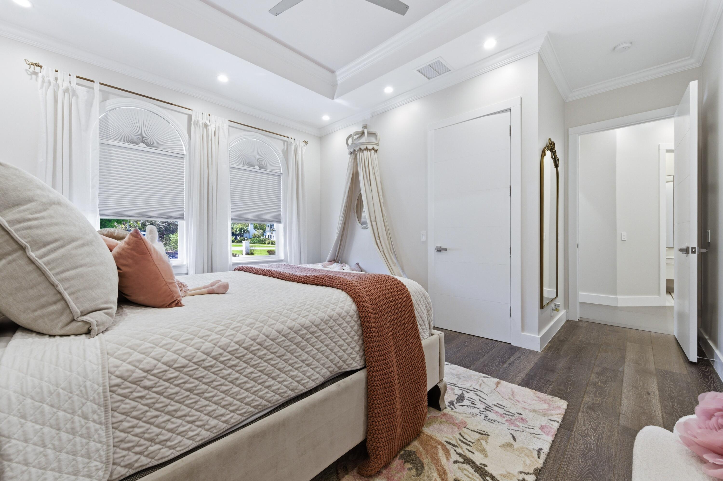 ISLAND COUNTRY ESTATES - Residential