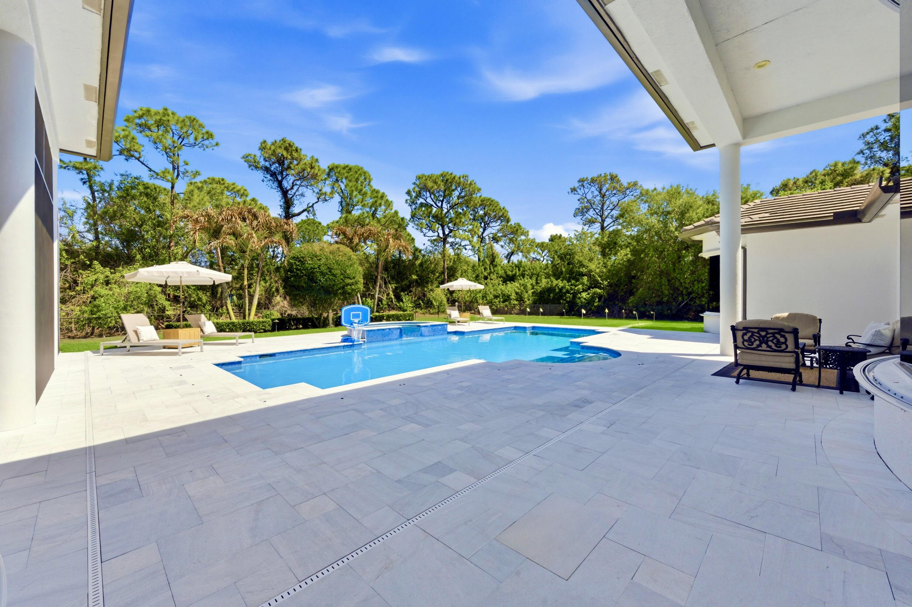 ISLAND COUNTRY ESTATES - Residential
