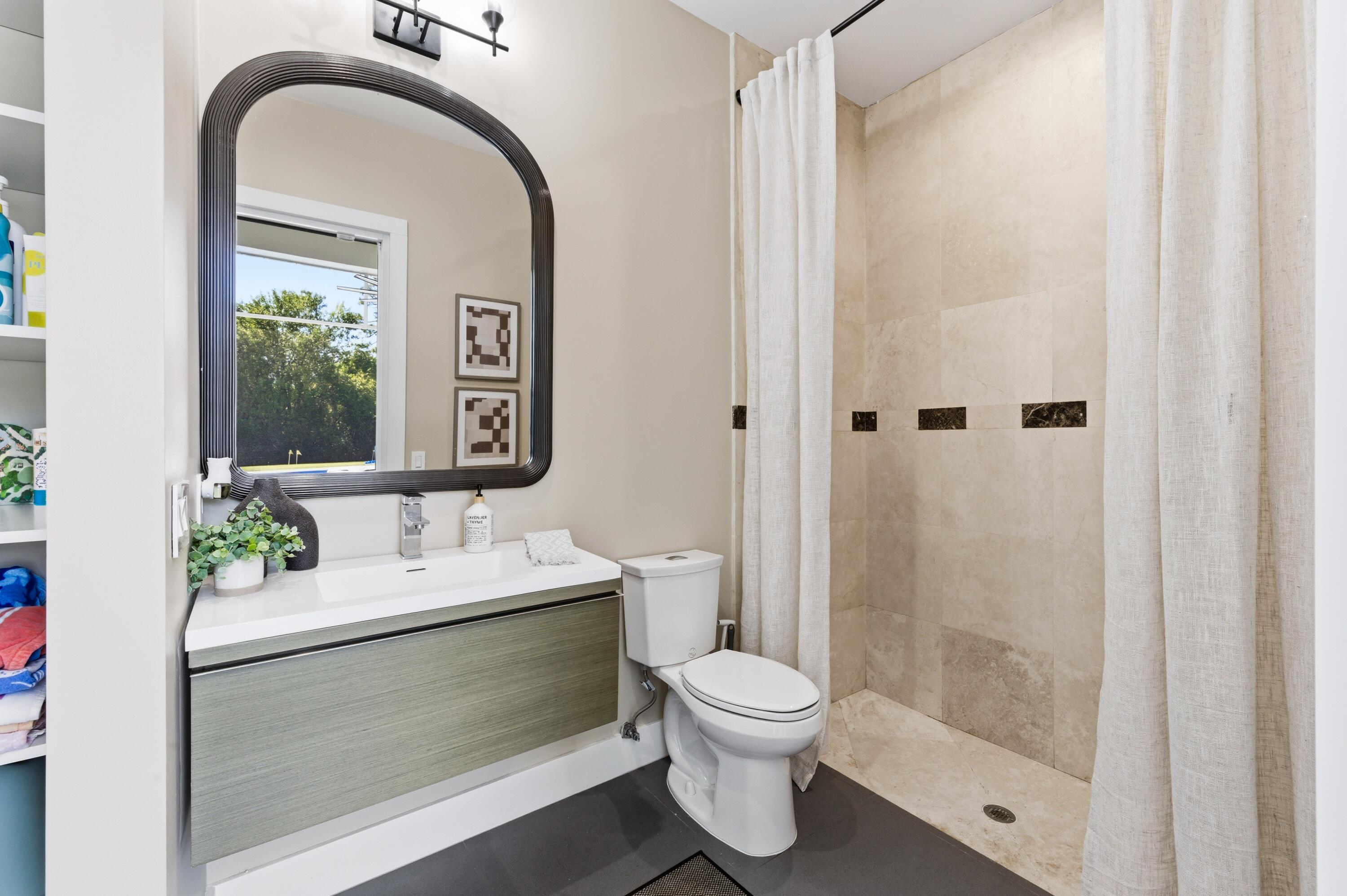 ISLAND COUNTRY ESTATES - Residential