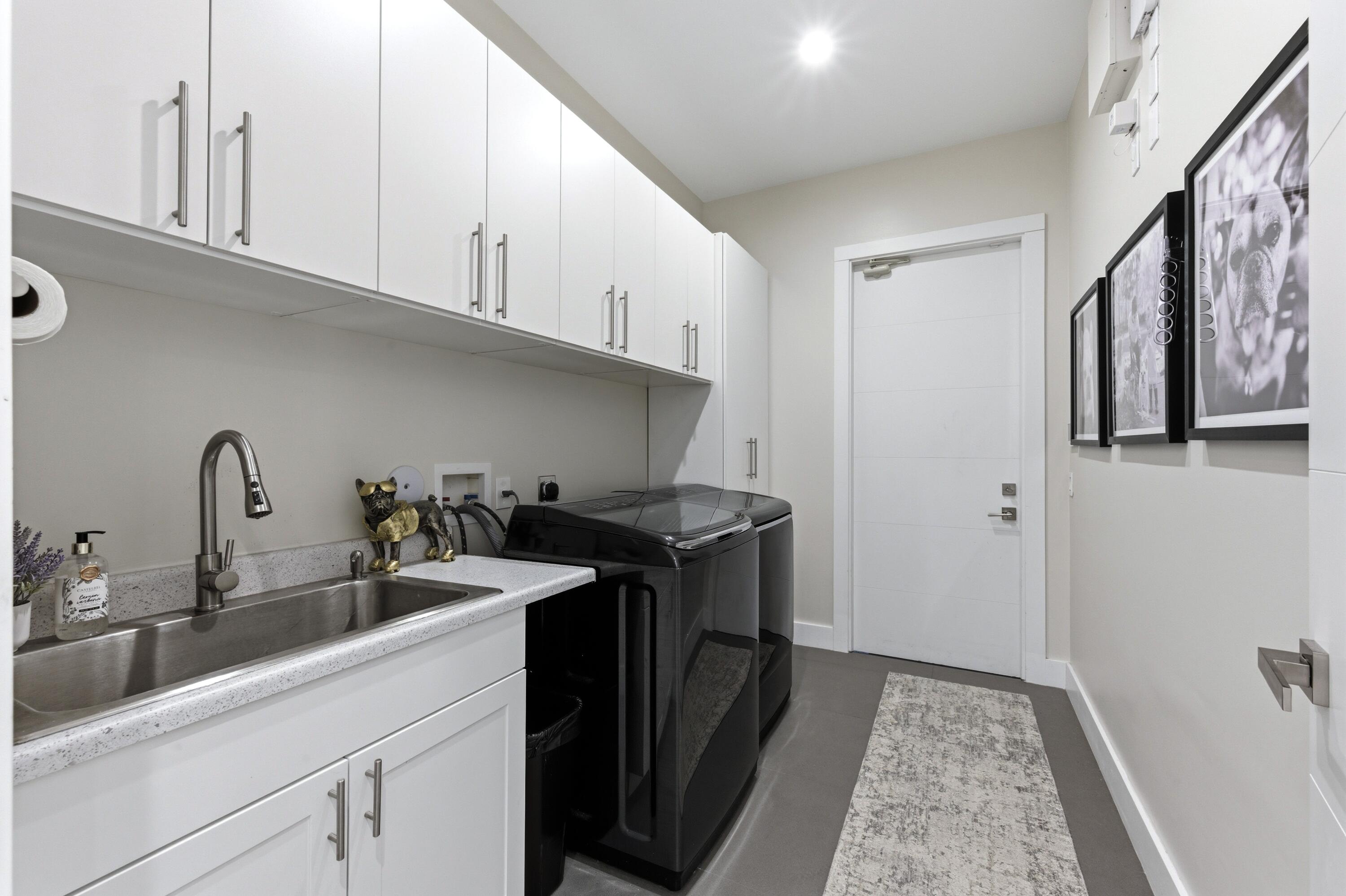 ISLAND COUNTRY ESTATES - Residential