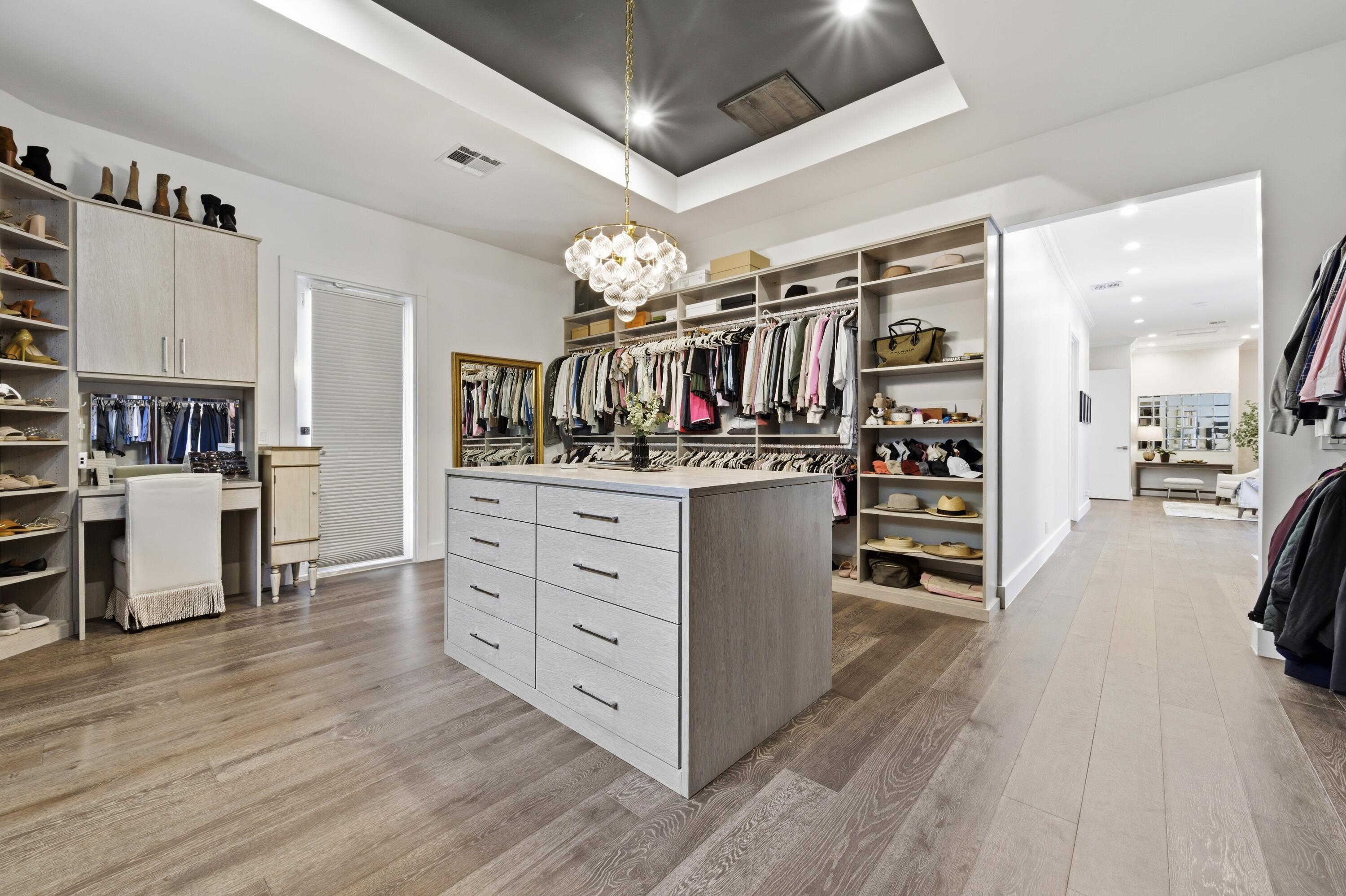 ISLAND COUNTRY ESTATES - Residential