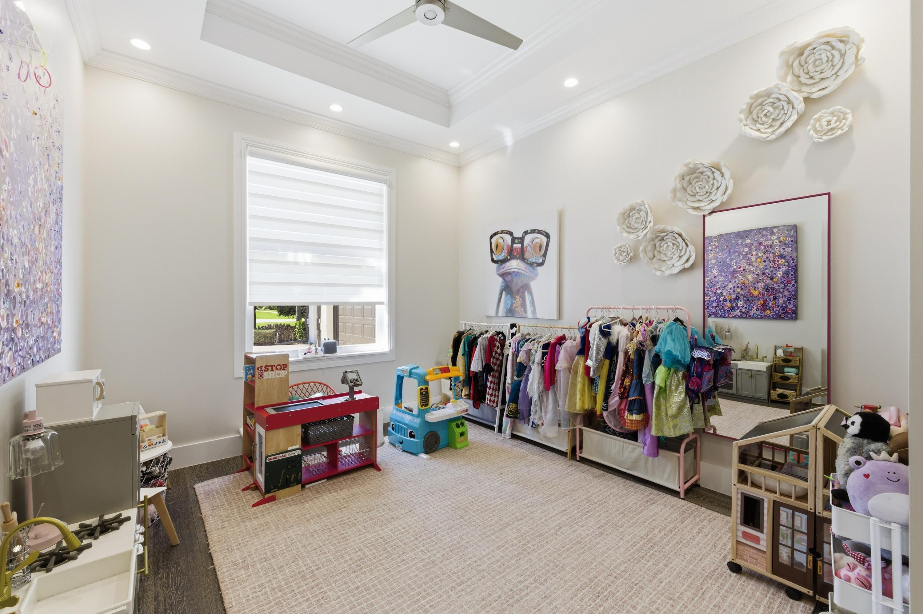 ISLAND COUNTRY ESTATES - Residential