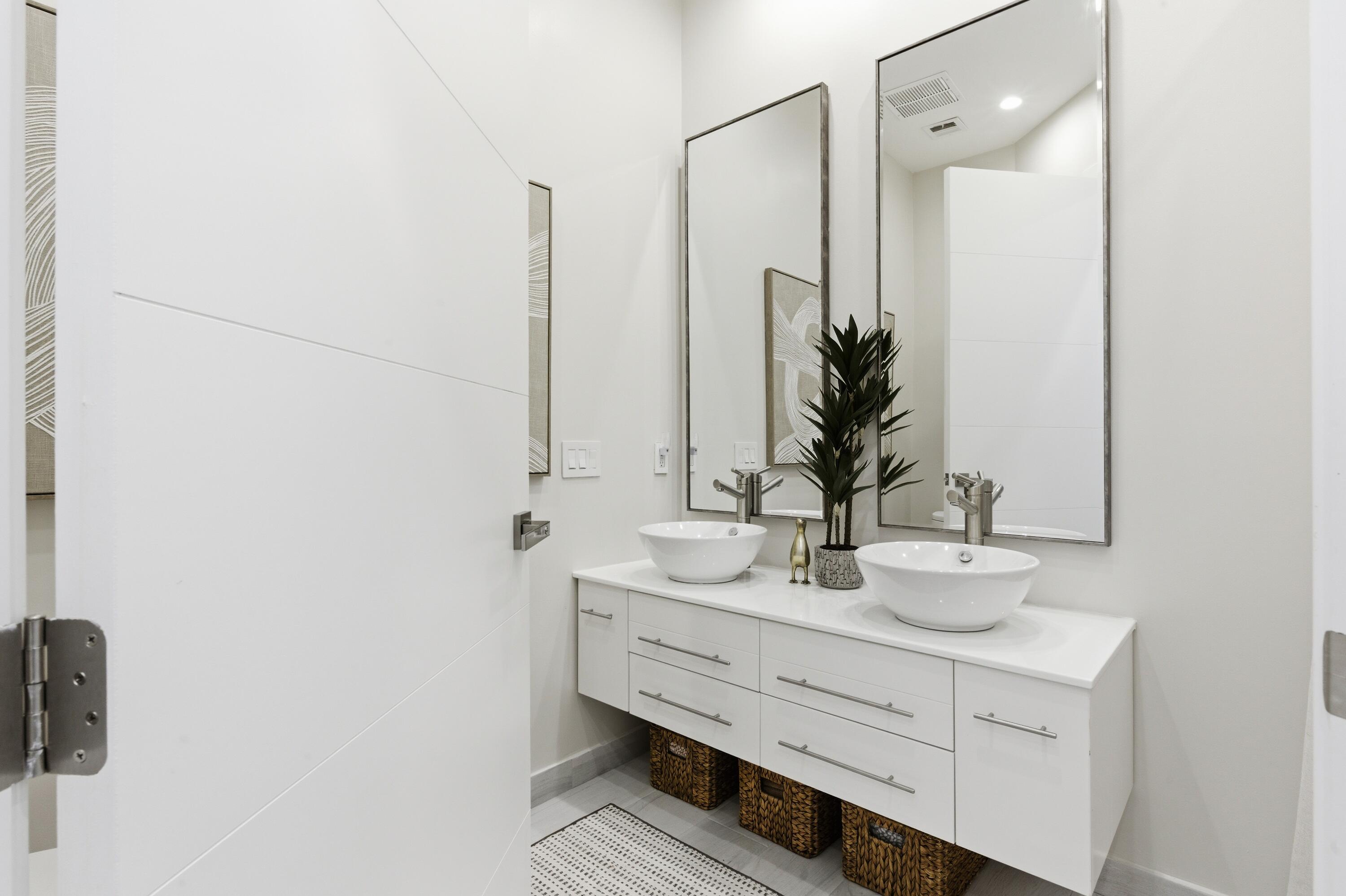 ISLAND COUNTRY ESTATES - Residential