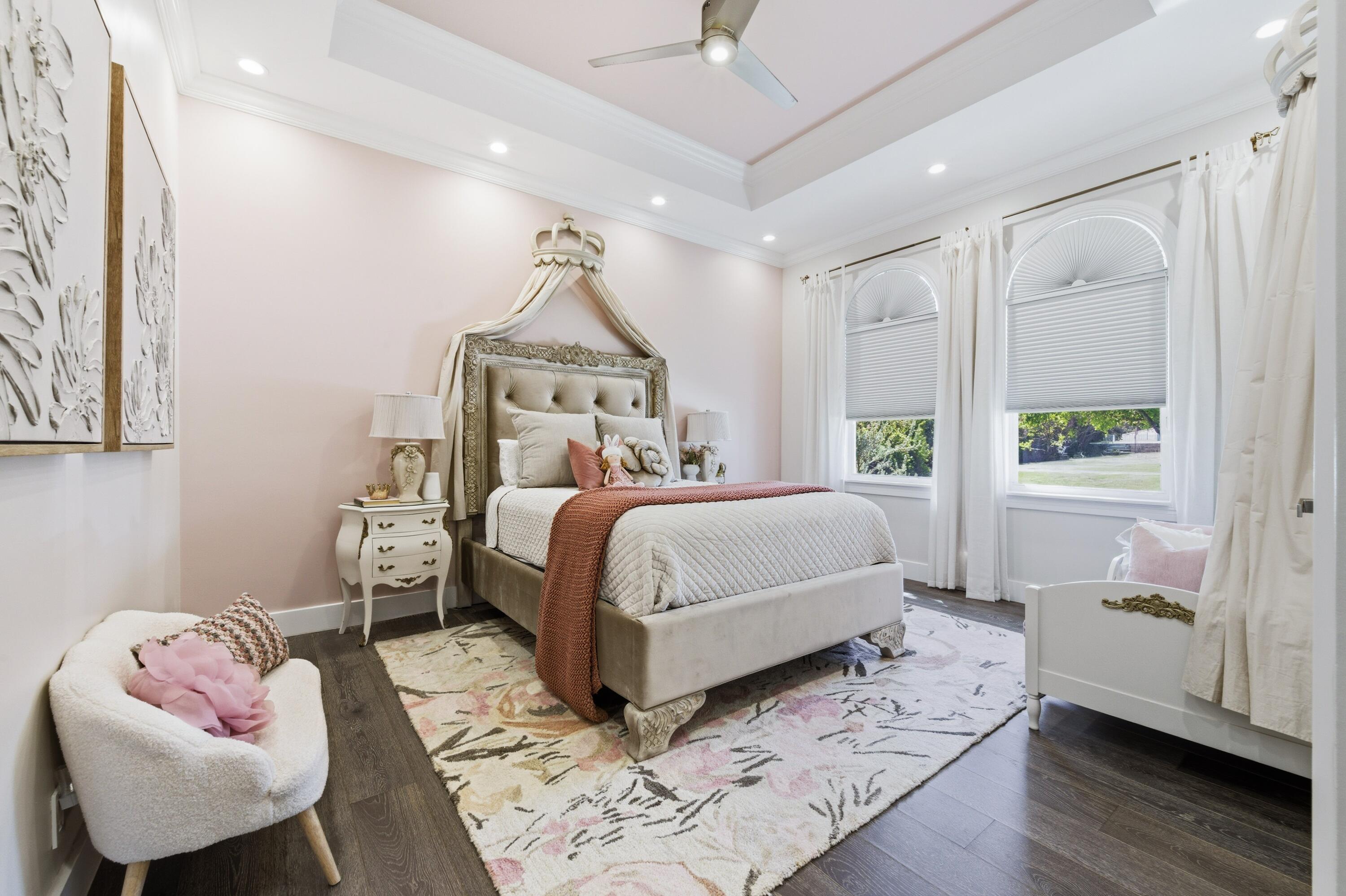 ISLAND COUNTRY ESTATES - Residential