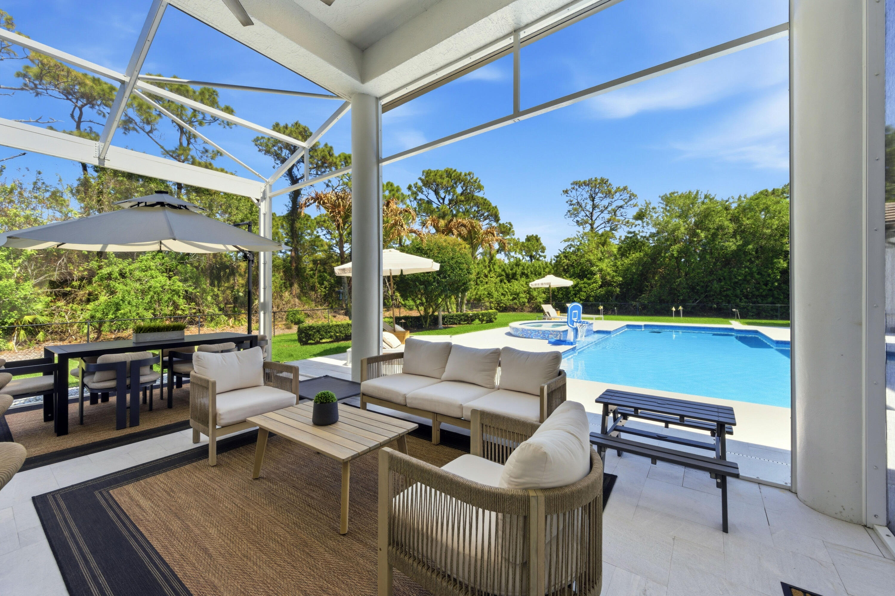 ISLAND COUNTRY ESTATES - Residential