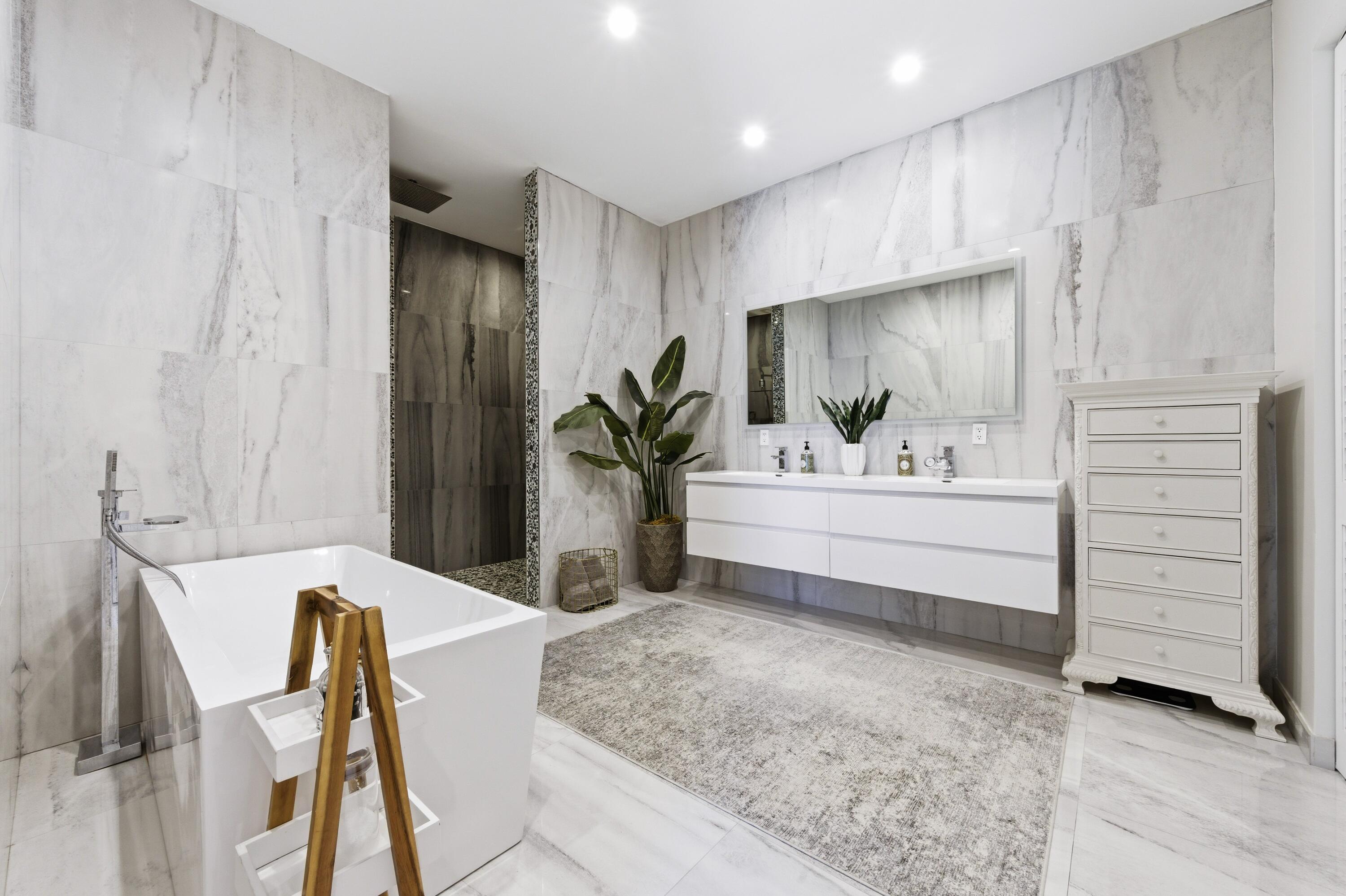 ISLAND COUNTRY ESTATES - Residential