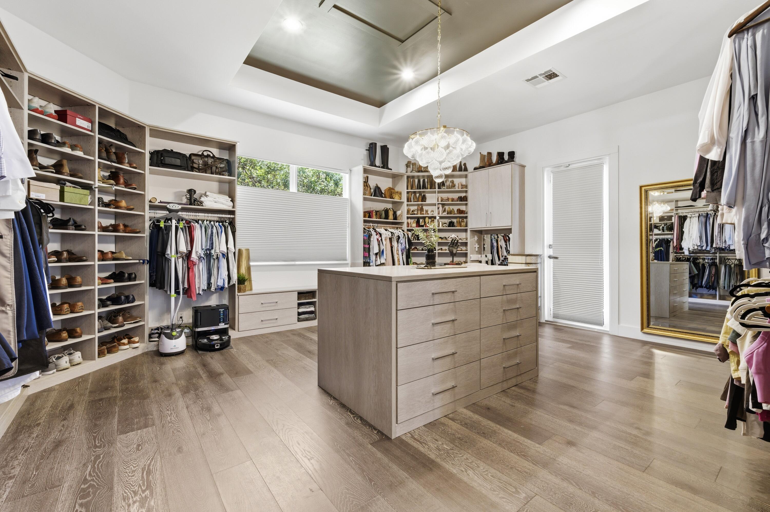 ISLAND COUNTRY ESTATES - Residential