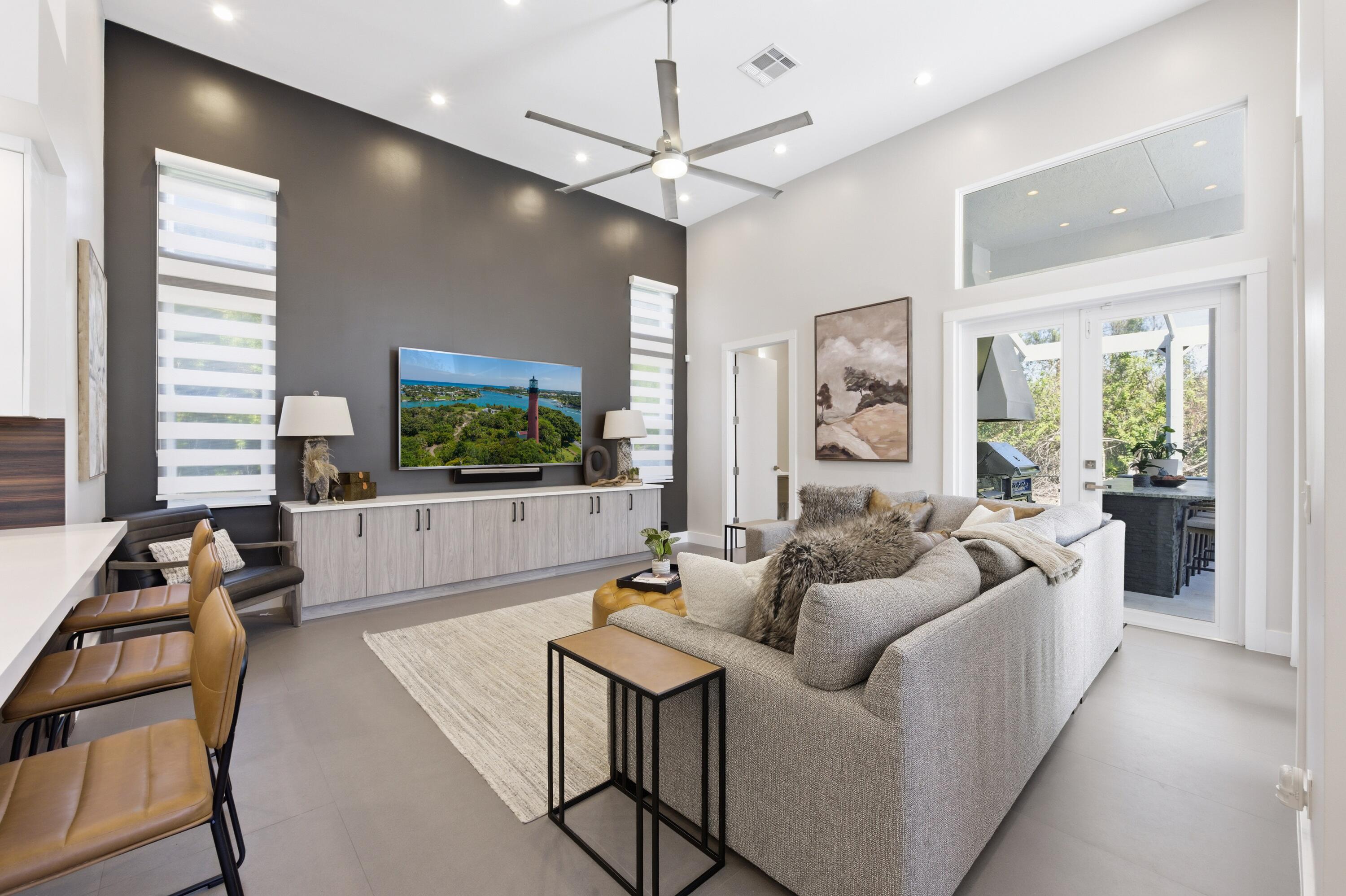 ISLAND COUNTRY ESTATES - Residential