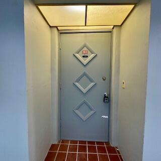 THIRD GULFSTREAM GARDEN - Residential Lease