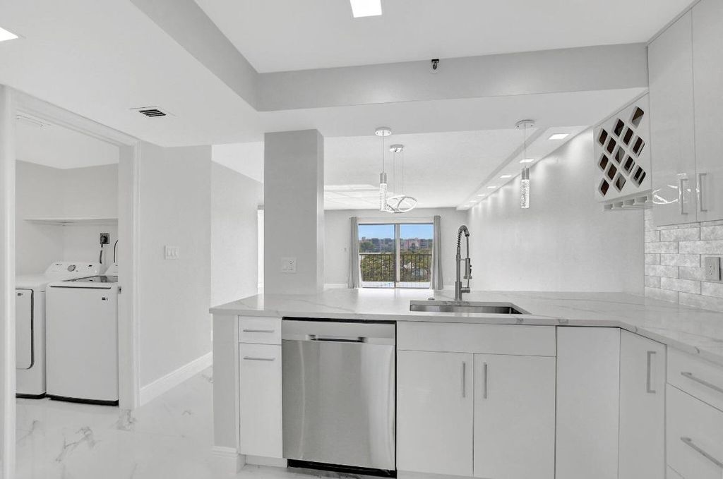 Photo of 7076 Huntington Lane #407, Delray Beach, FL 33446 (MLS # R11058193)