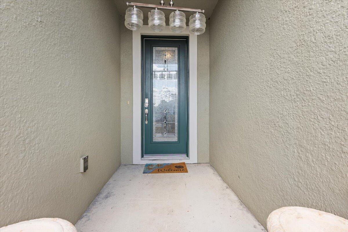 555 SW Halibut Avenue, Port St Lucie, FL, 34953/$470,000 3 555 SW Halibut Avenue