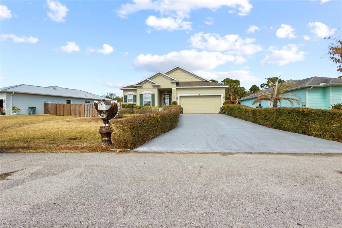 555 SW Halibut Avenue, Port St Lucie, FL, 34953/$470,000 1 555 SW Halibut Avenue