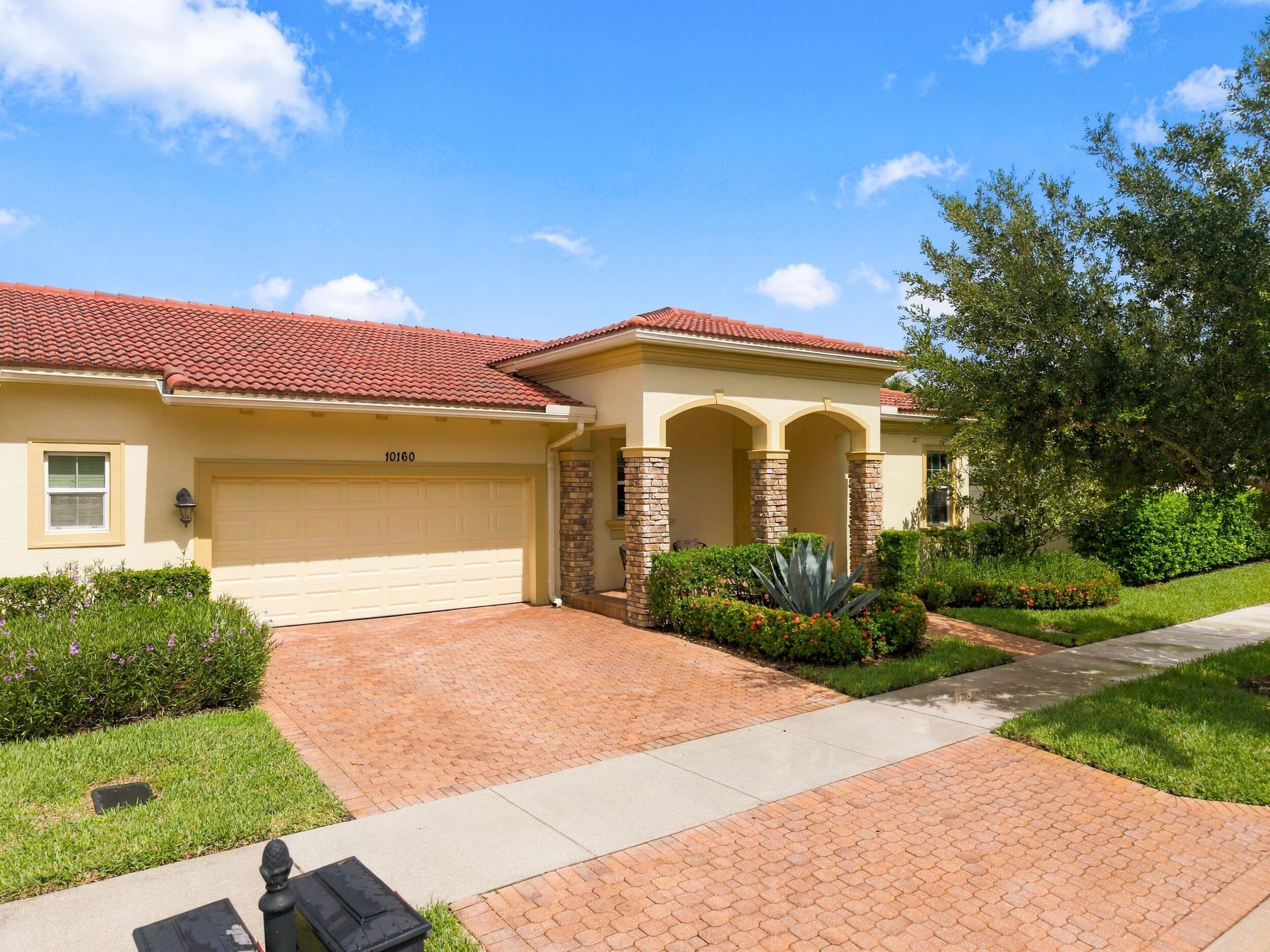 10160 SW AZZO Lane
