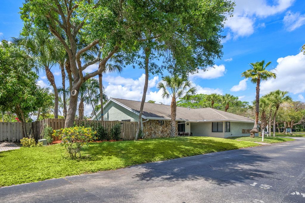 Photo of 1061 Bayberry Point Drive, Plantation, FL 33324 (MLS # B26013088)