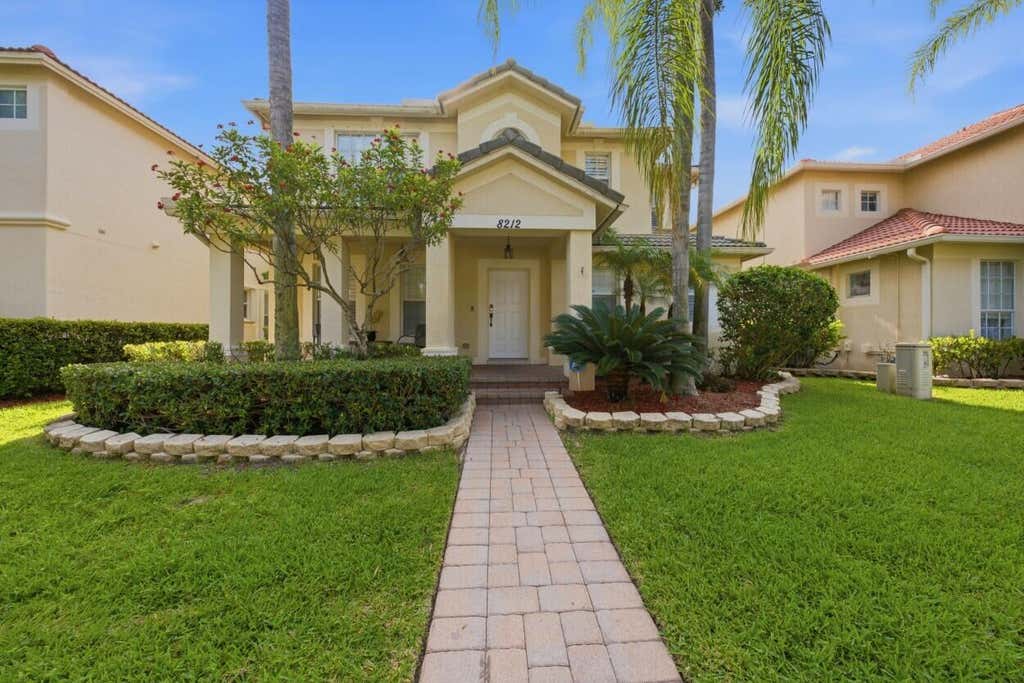 Photo of 8212 Calterra Drive, Palm Beach Gardens, FL 33418 (MLS # B26053842)