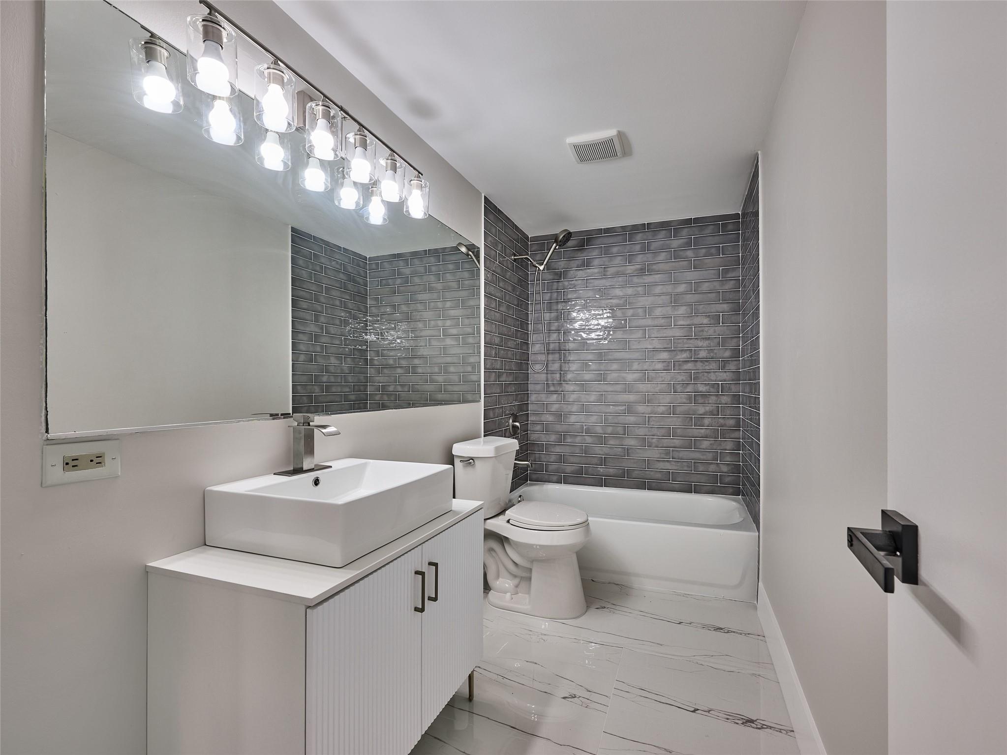 VILLAGE OF SANDALWOOD LAK - Residential Lease