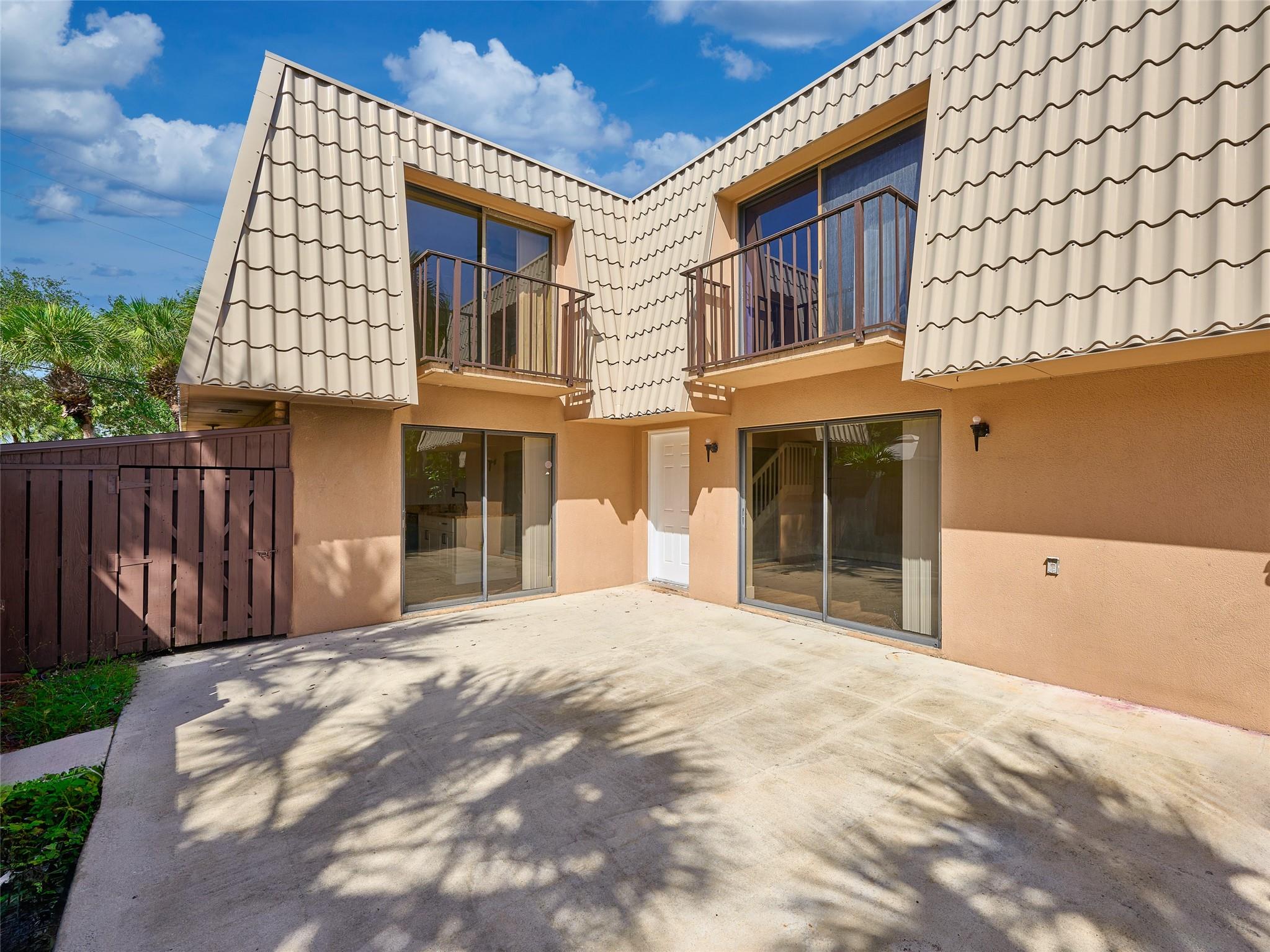 VILLAGE OF SANDALWOOD LAK - Residential Lease