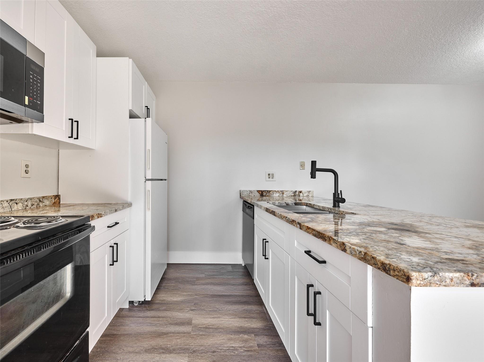 VILLAGE OF SANDALWOOD LAK - Residential Lease