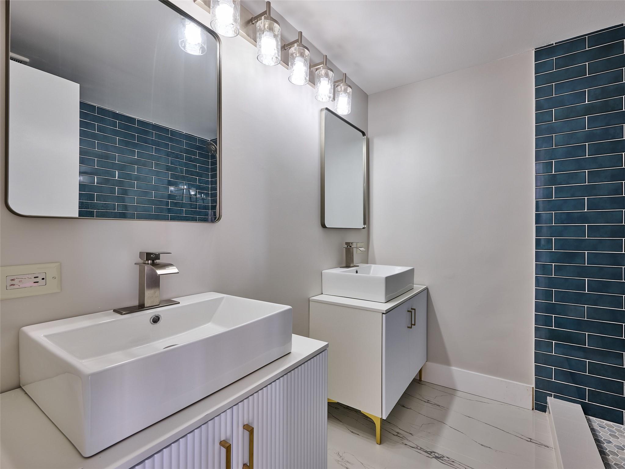 VILLAGE OF SANDALWOOD LAK - Residential Lease