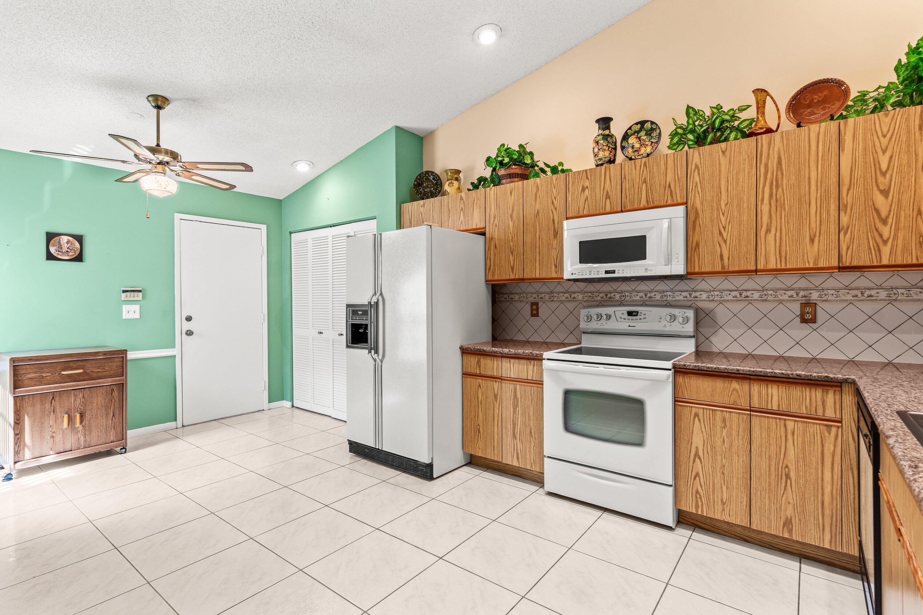 WHISPER WALK SEC E CONDO - Residential