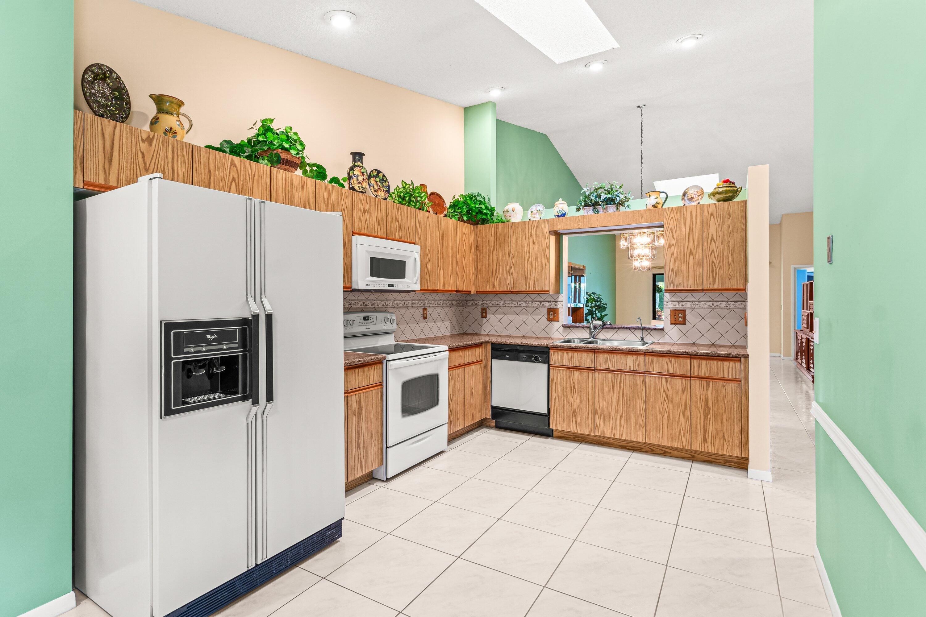 WHISPER WALK SEC E CONDO - Residential