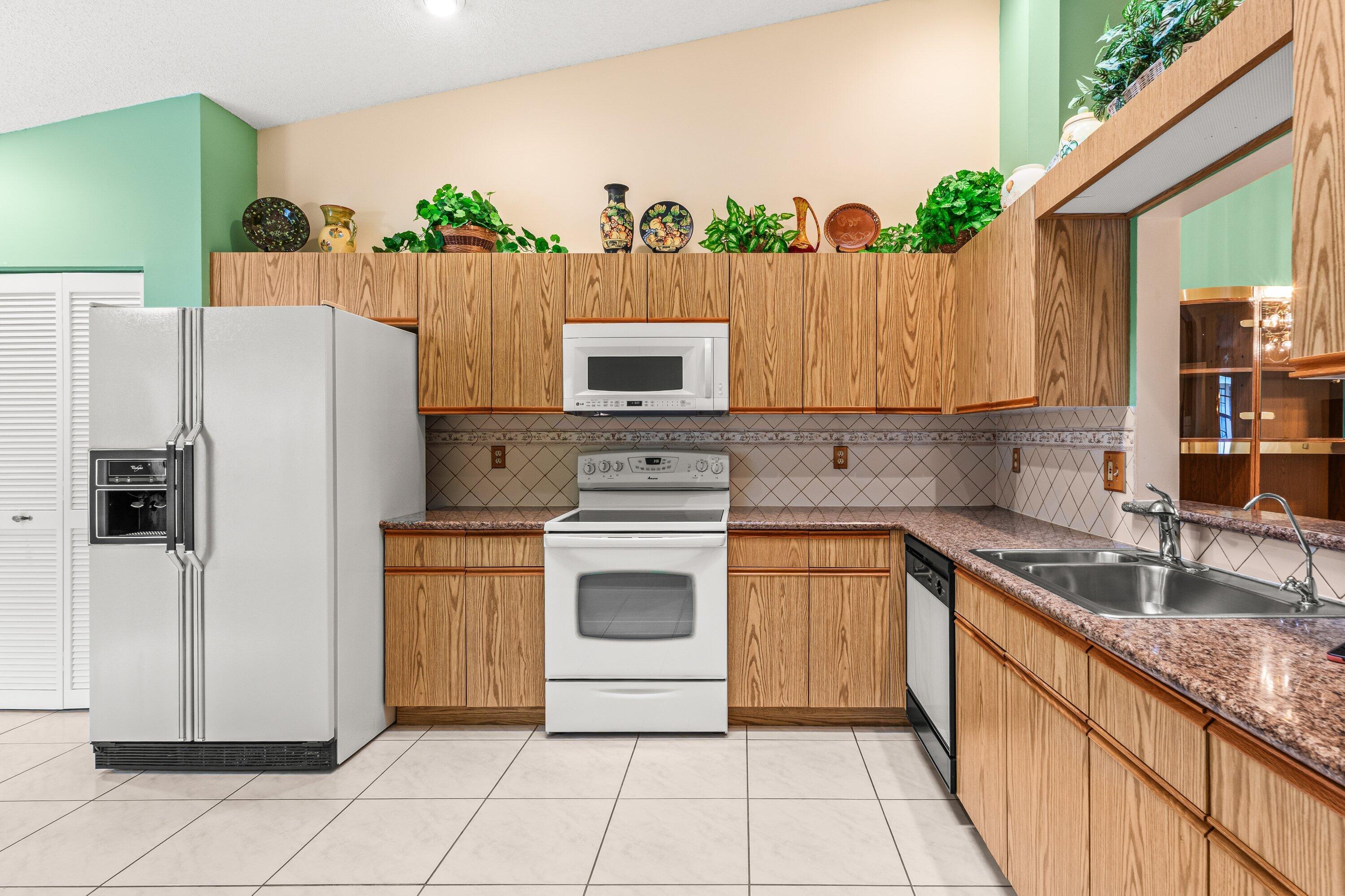 WHISPER WALK SEC E CONDO - Residential