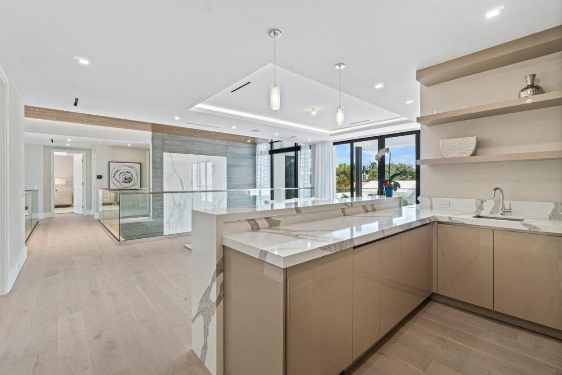 ROYAL PALM YACHT & COUNTRY CLUB - Residential