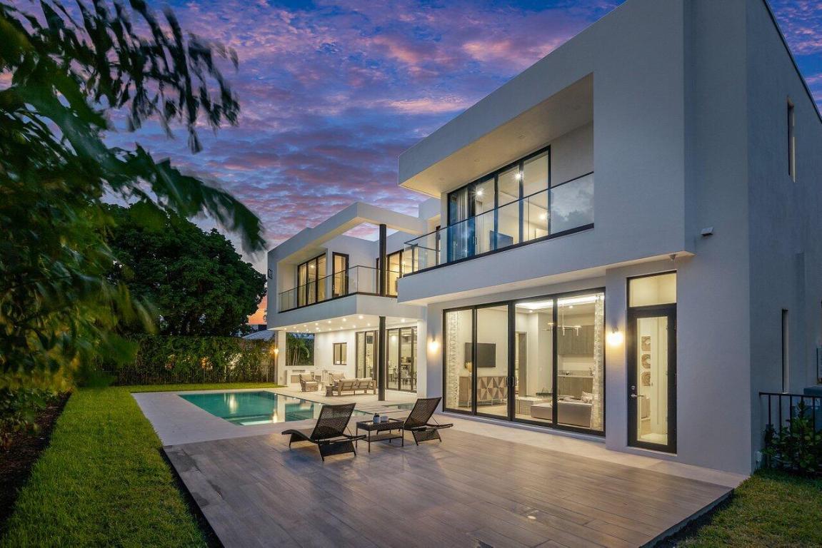 ROYAL PALM YACHT & COUNTRY CLUB - Residential