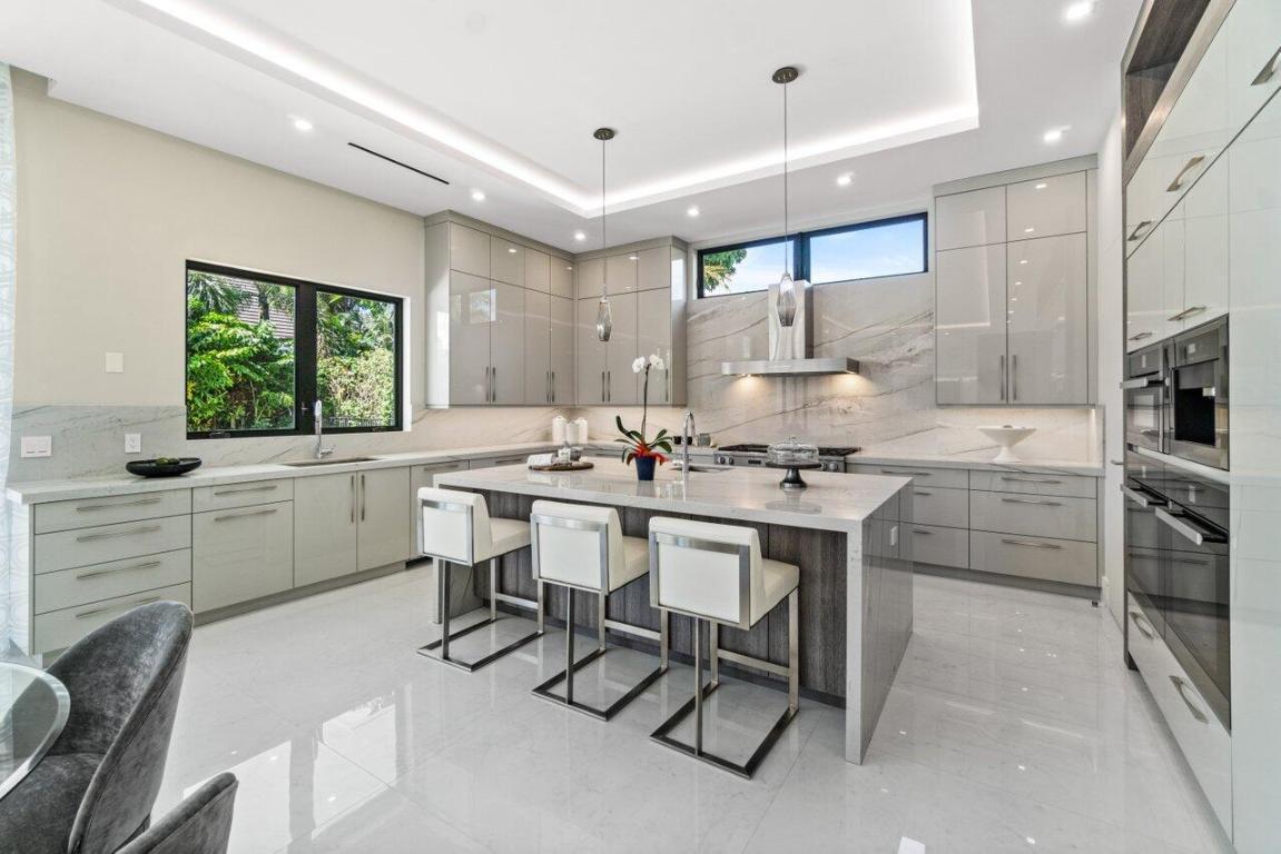 ROYAL PALM YACHT & COUNTRY CLUB - Residential