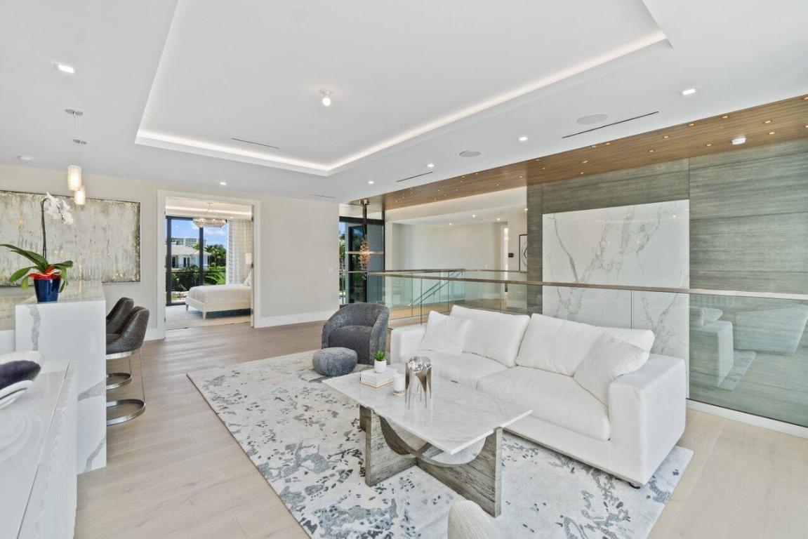 ROYAL PALM YACHT & COUNTRY CLUB - Residential