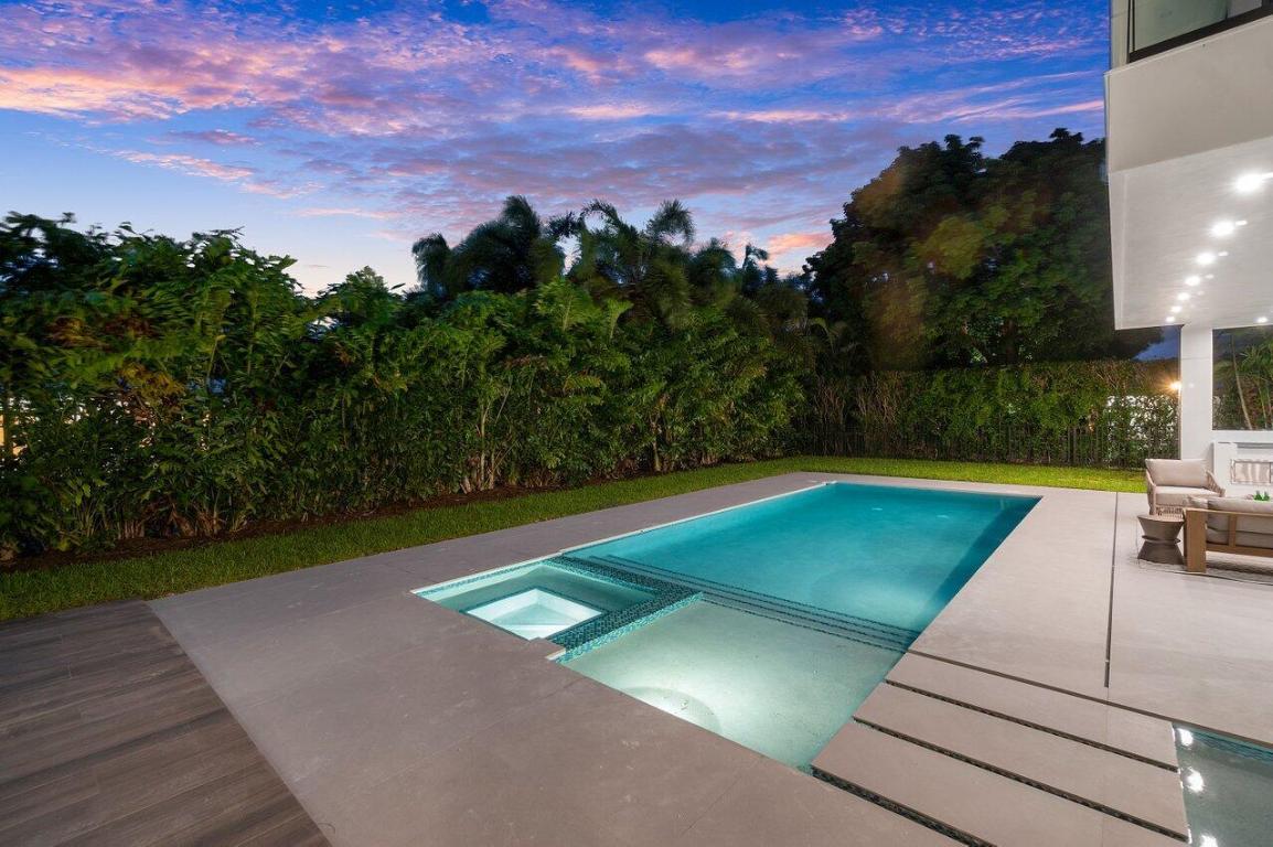 ROYAL PALM YACHT & COUNTRY CLUB - Residential