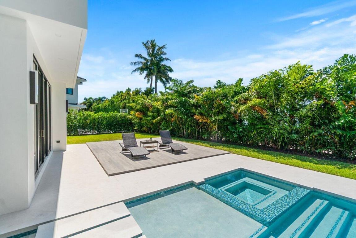 ROYAL PALM YACHT & COUNTRY CLUB - Residential