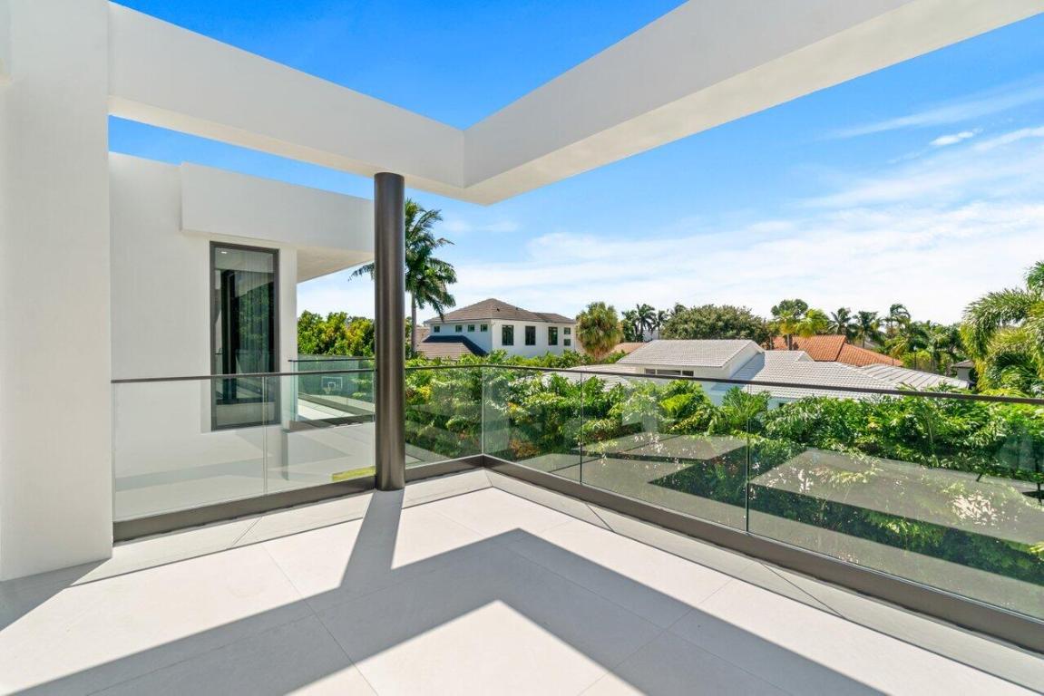 ROYAL PALM YACHT & COUNTRY CLUB - Residential