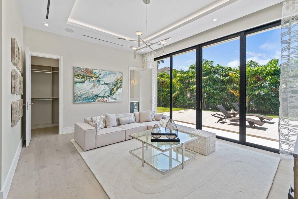 ROYAL PALM YACHT & COUNTRY CLUB - Residential