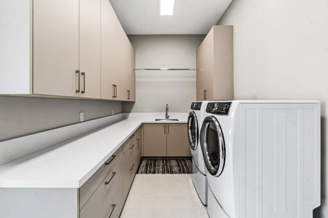 ROYAL PALM YACHT & COUNTRY CLUB - Residential