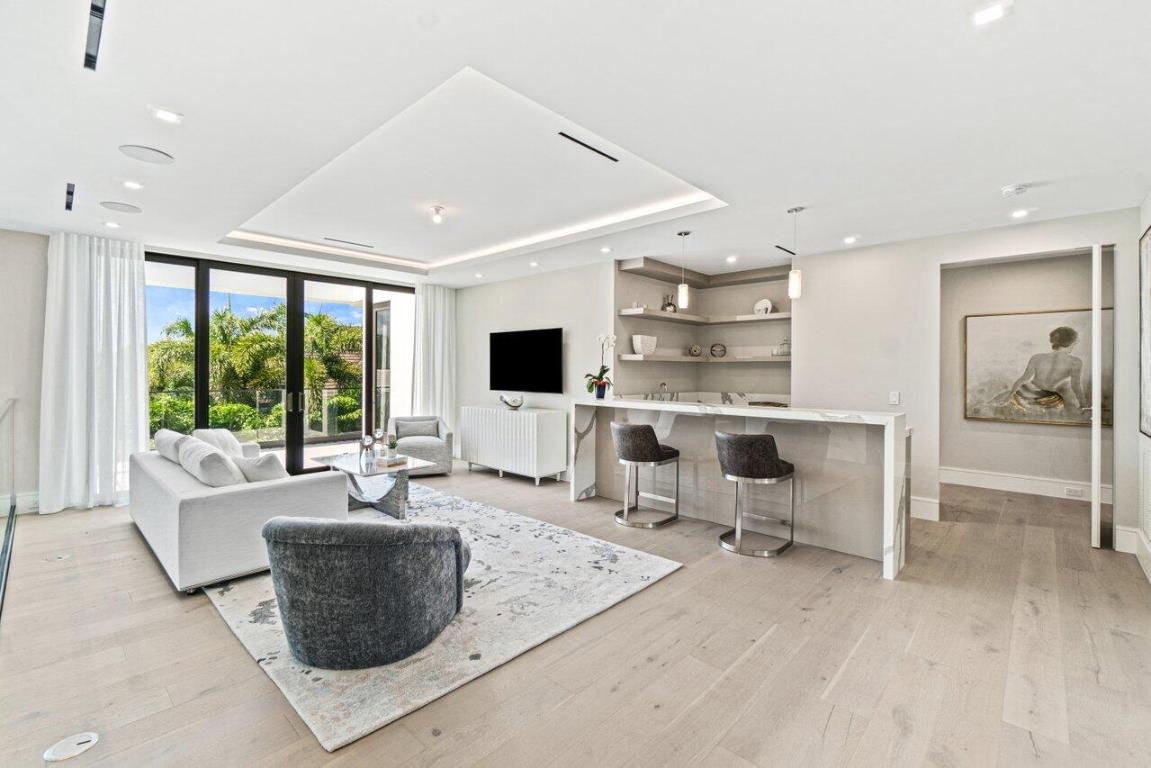 ROYAL PALM YACHT & COUNTRY CLUB - Residential