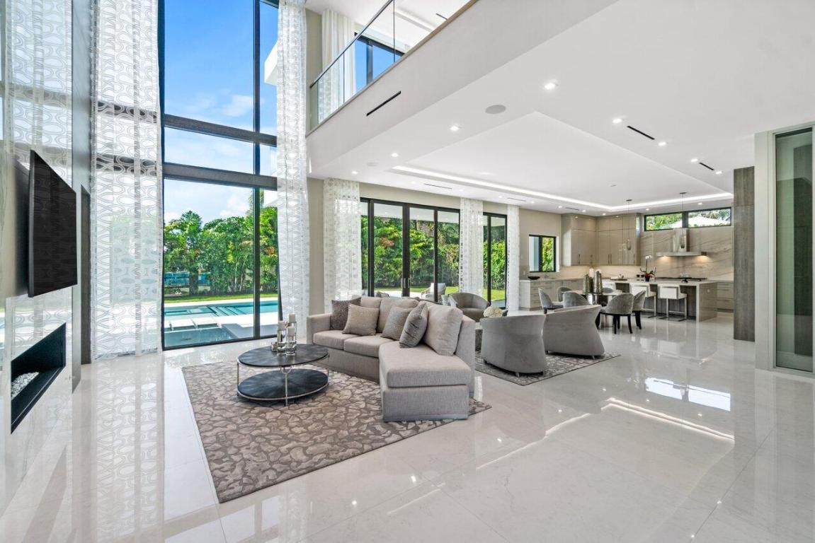 ROYAL PALM YACHT & COUNTRY CLUB - Residential