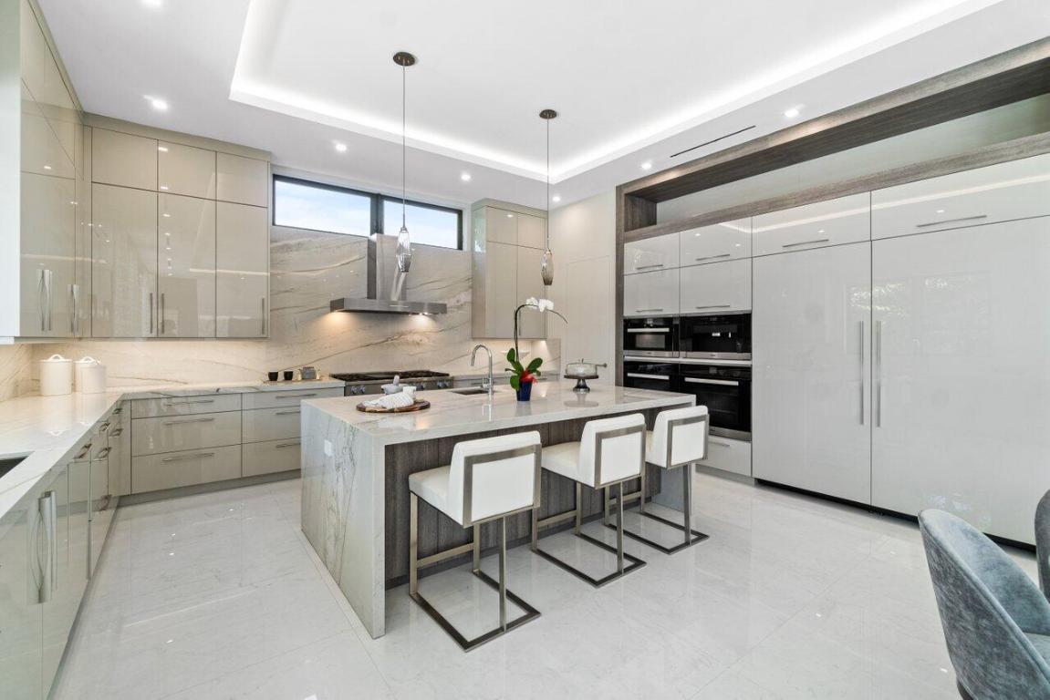 ROYAL PALM YACHT & COUNTRY CLUB - Residential