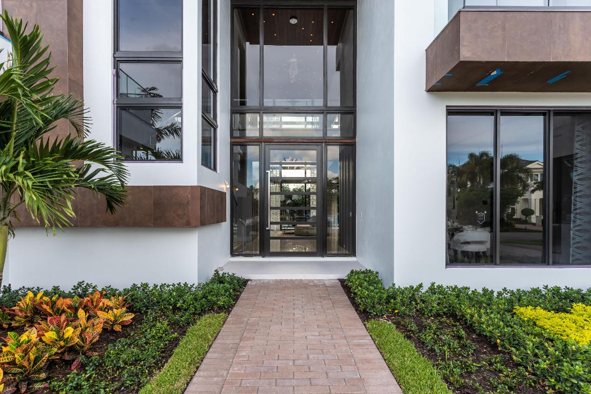 ROYAL PALM YACHT & COUNTRY CLUB - Residential