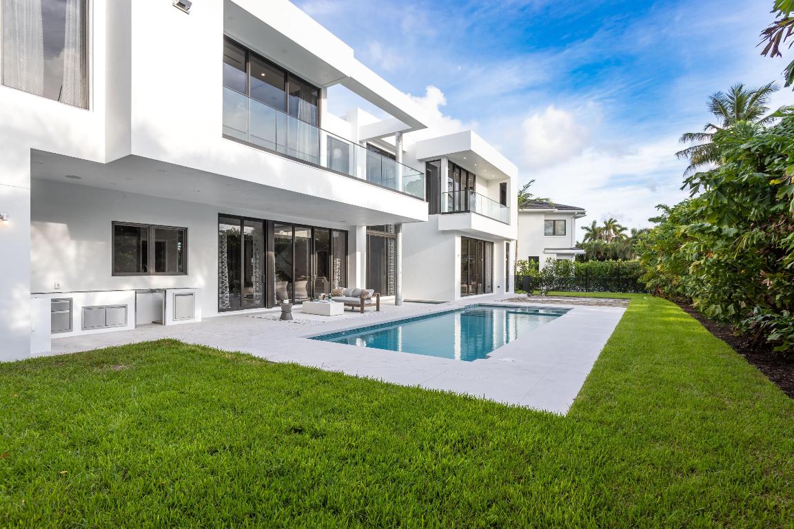 ROYAL PALM YACHT & COUNTRY CLUB - Residential