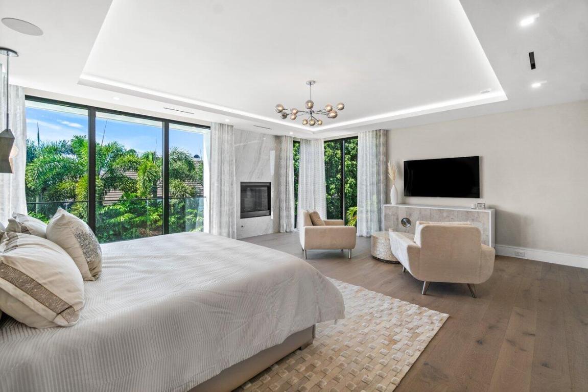 ROYAL PALM YACHT & COUNTRY CLUB - Residential