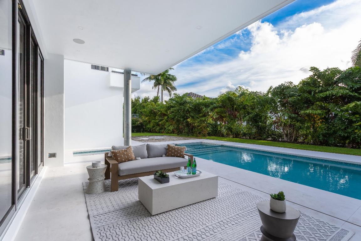 ROYAL PALM YACHT & COUNTRY CLUB - Residential