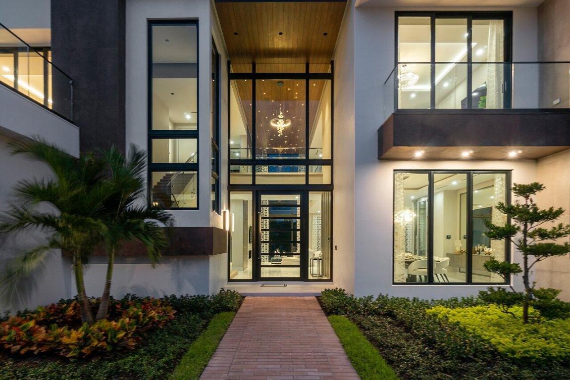 ROYAL PALM YACHT & COUNTRY CLUB - Residential