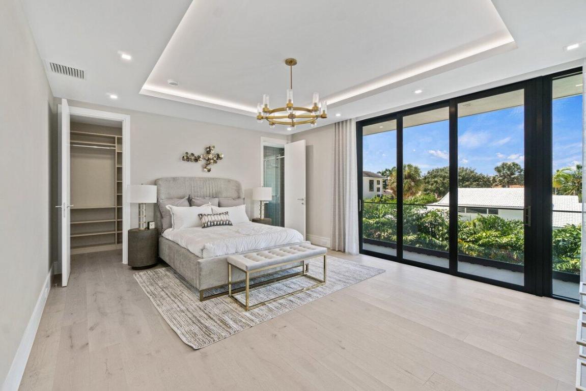 ROYAL PALM YACHT & COUNTRY CLUB - Residential