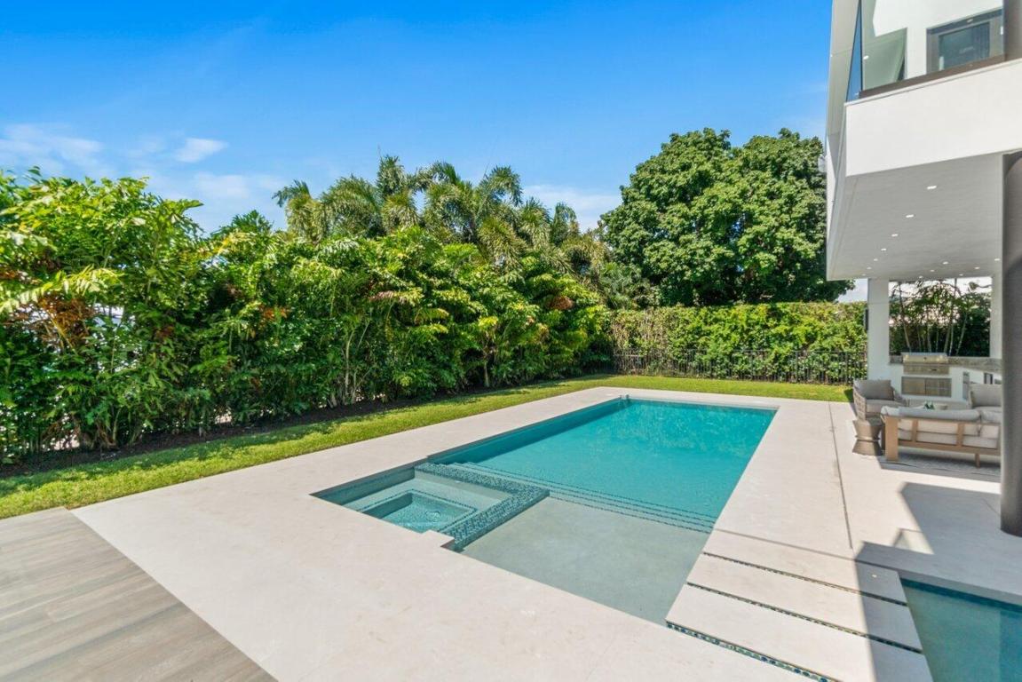 ROYAL PALM YACHT & COUNTRY CLUB - Residential