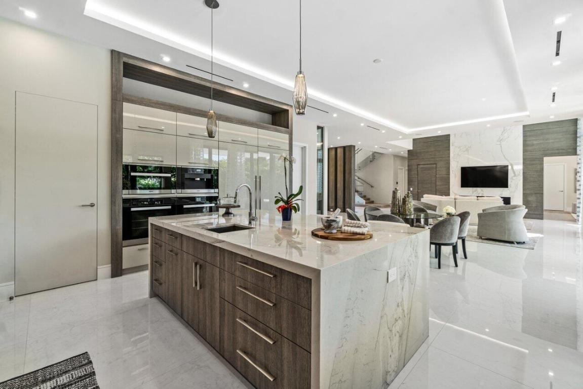 ROYAL PALM YACHT & COUNTRY CLUB - Residential